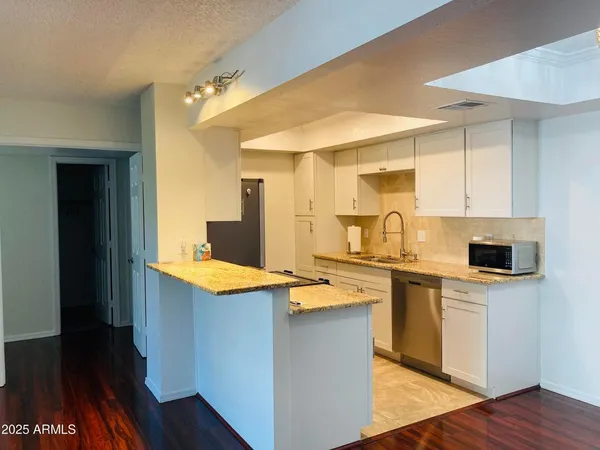 $2,150 | 7557 North Dreamy Draw Drive, Unit 276, Phoenix, AZ 85020