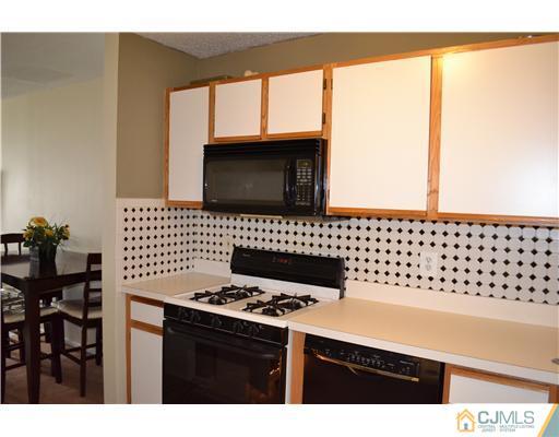 142 Prestwick Way Edison, NJ 08820 - Photo 2 of 25 Gallery Image 2