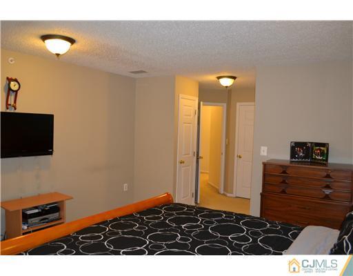 142 Prestwick Way Edison, NJ 08820 - Photo 12 of 25 Gallery Image 12