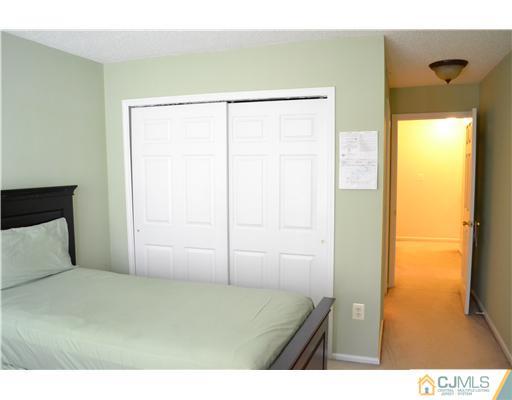 142 Prestwick Way Edison, NJ 08820 - Photo 19 of 25 Gallery Image 19