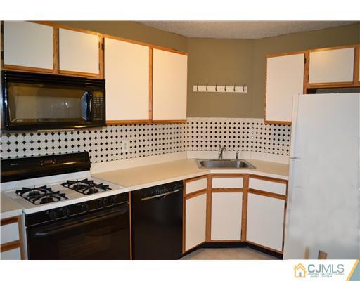 142 Prestwick Way Edison, NJ 08820 - Photo 3 of 25 Gallery Image 3