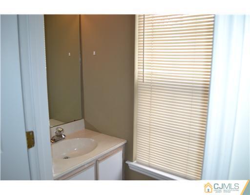 142 Prestwick Way Edison, NJ 08820 - Photo 23 of 25 Gallery Image 23