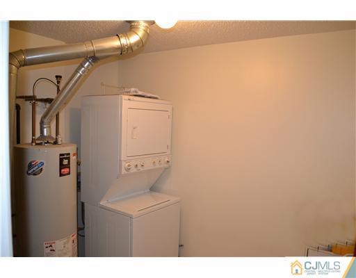 142 Prestwick Way Edison, NJ 08820 - Photo 24 of 25 Gallery Image 24