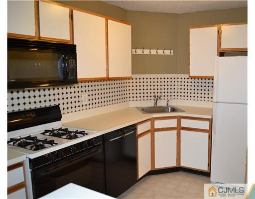 142 Prestwick Way Edison, NJ 08820 - Photo 4 of 25 Gallery Image 4
