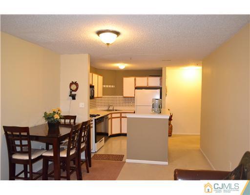 142 Prestwick Way Edison, NJ 08820 - Photo 5 of 25 Gallery Image 5