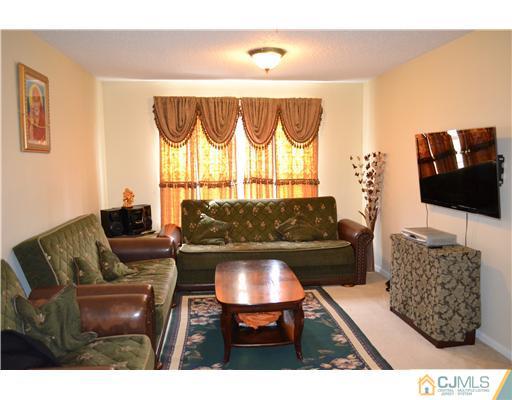 142 Prestwick Way Edison, NJ 08820 - Photo 6 of 25 Gallery Image 6
