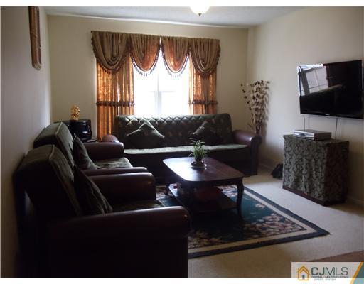 142 Prestwick Way Edison, NJ 08820 - Photo 8 of 25 Gallery Image 8