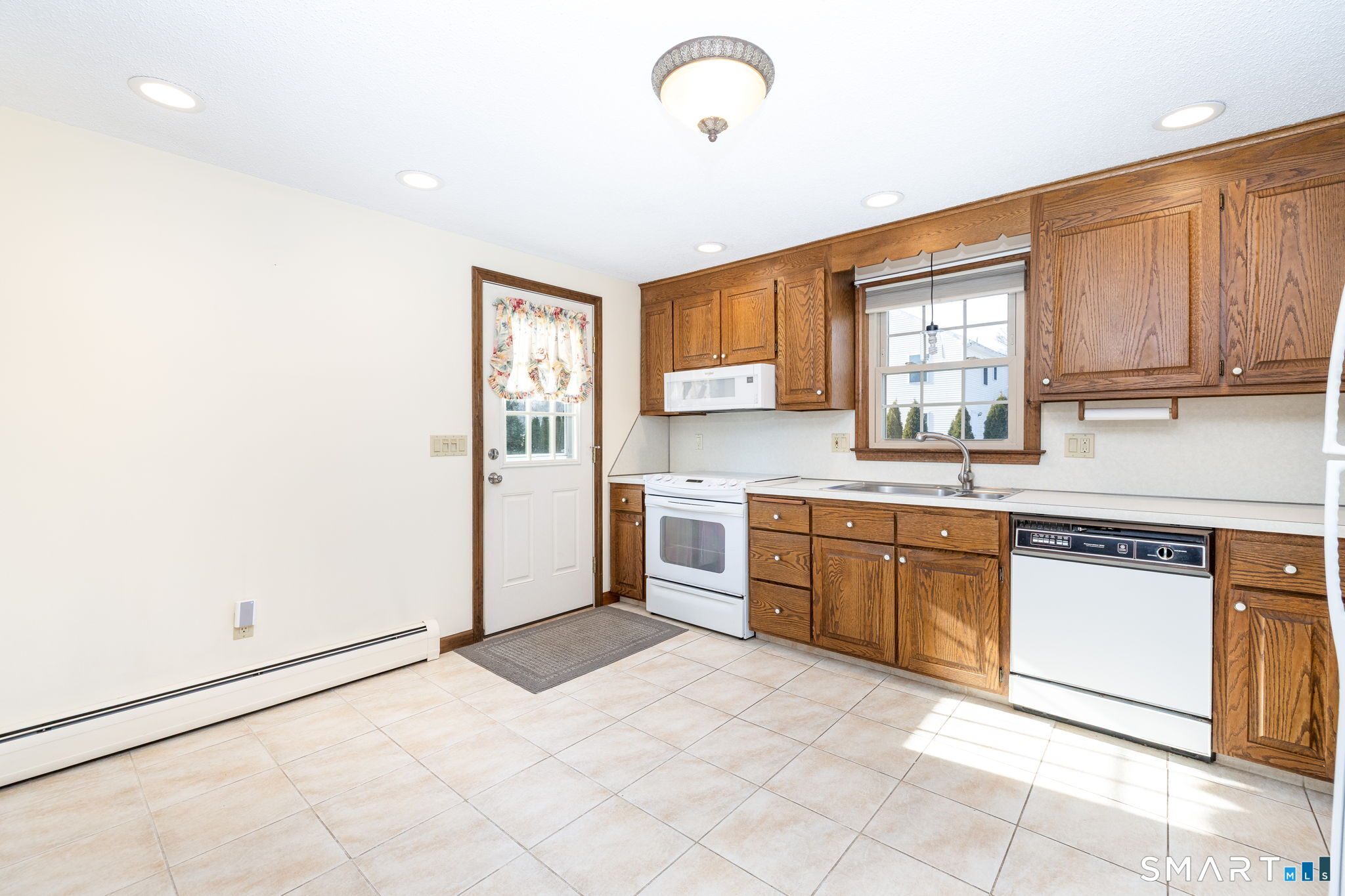 644 4 Rod Road Berlin, CT 06037 - Photo 5 of 40