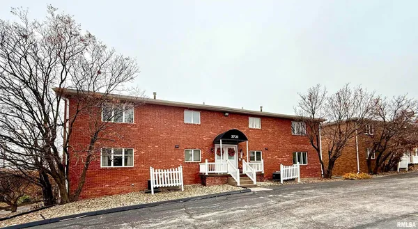 $114,500 | 3721 35th Street, Unit 4, Moline, IL 61265