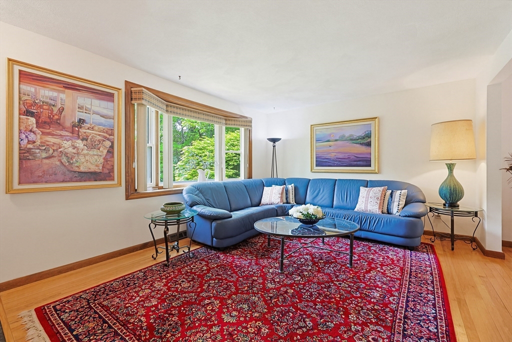 218 Hampton Road Sharon, MA 02067 - Photo 4 of 34