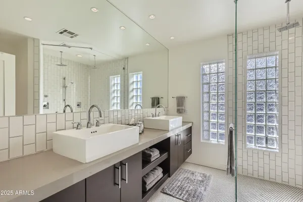 $3,950 | 1527 East El Camino Drive, Phoenix, AZ 85020