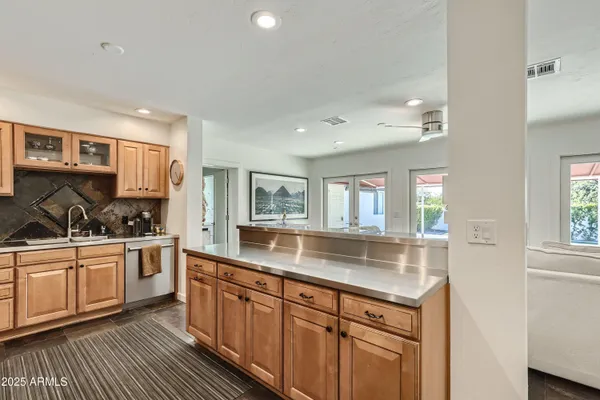 $3,950 | 1527 East El Camino Drive, Phoenix, AZ 85020