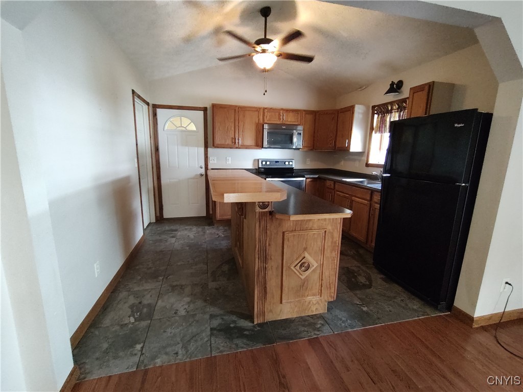 425 East Walnut Street Oneida, NY 13421 - Photo 11 of 49