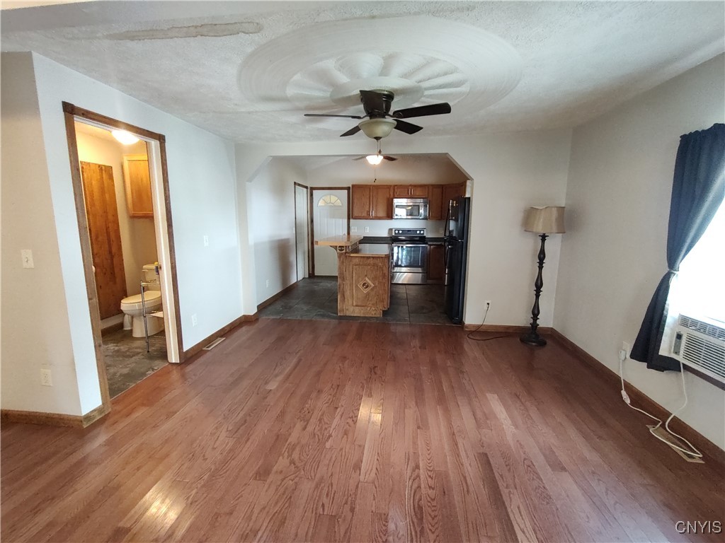 425 East Walnut Street Oneida, NY 13421 - Photo 3 of 49