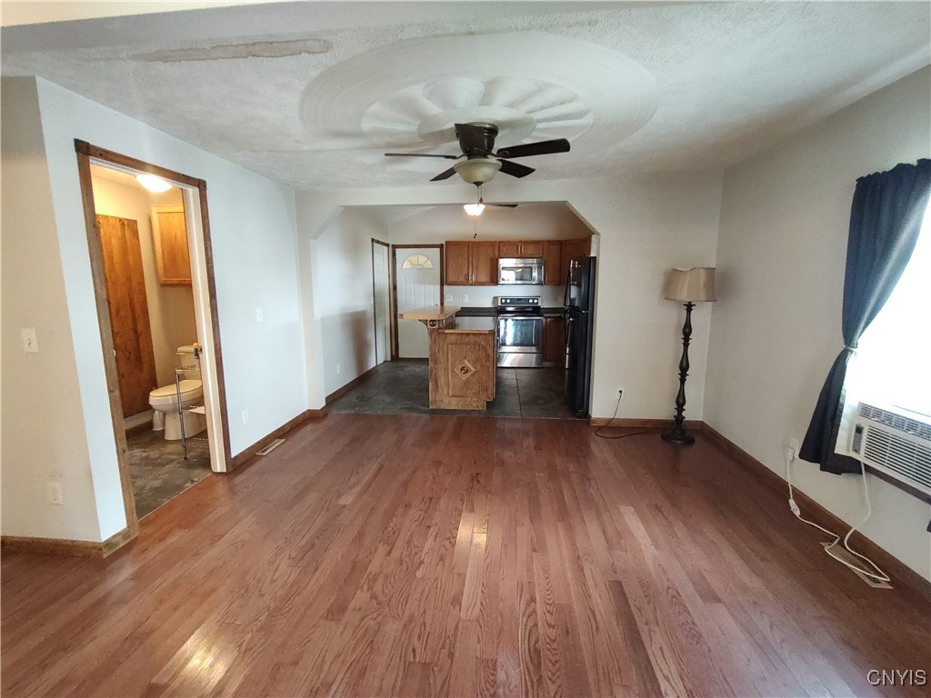 425 East Walnut Street Oneida, NY 13421 - Photo 4 of 49