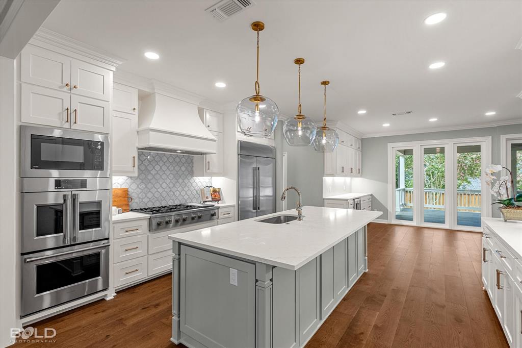 6012 East Ridge Drive Shreveport, LA 71106 - Photo 5 of 40 Chef's Kitchen with island and all new GE Monogram Appliances