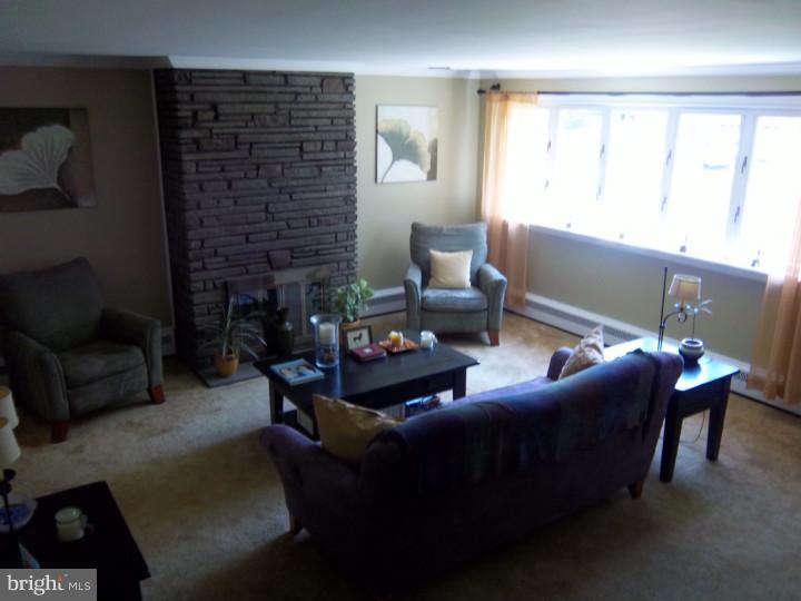 3236 Manor Road Huntingdon Valley, PA 19006 - Photo 3 of 19 Living Room