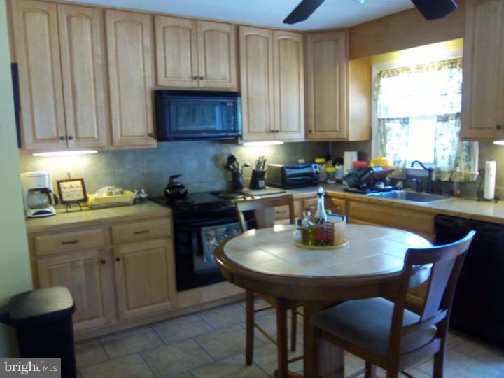 3236 Manor Road Huntingdon Valley, PA 19006 - Photo 6 of 19 Kitchen