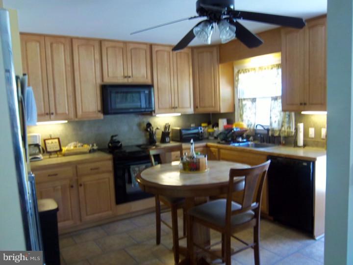3236 Manor Road Huntingdon Valley, PA 19006 - Photo 7 of 19 Kitchen