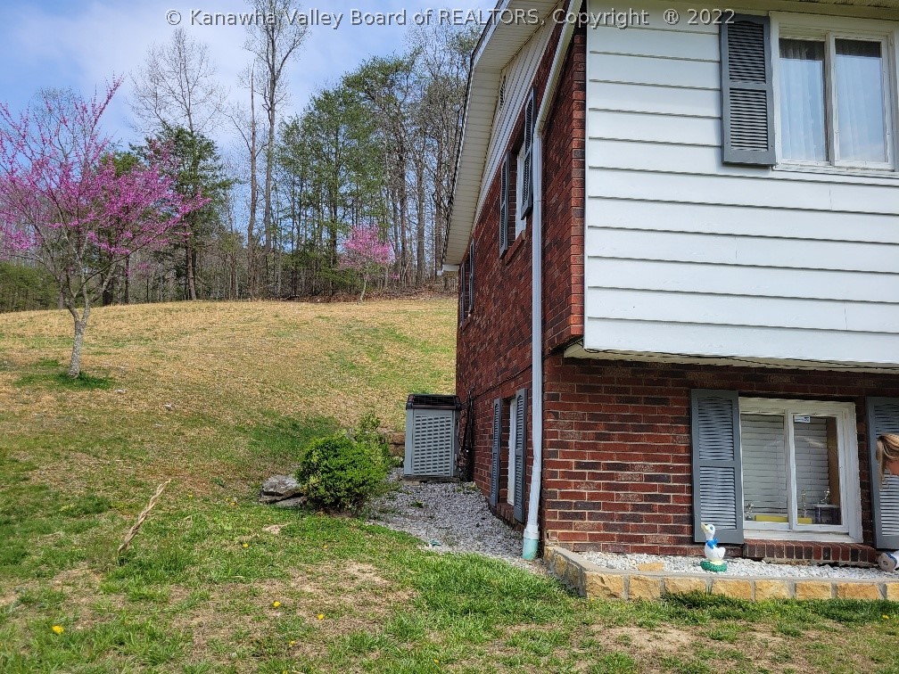 1909 Hunter Road Charleston, WV 25311 - Photo 8 of 28 Gallery Image 8