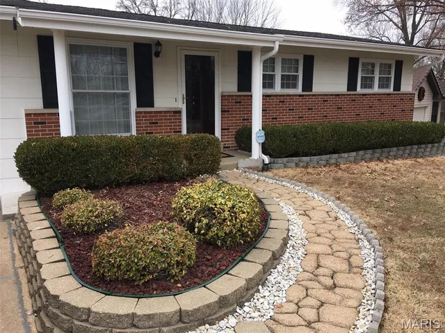 $1,795 | 3015 Copenhagen Drive, St. Louis, MO 63125