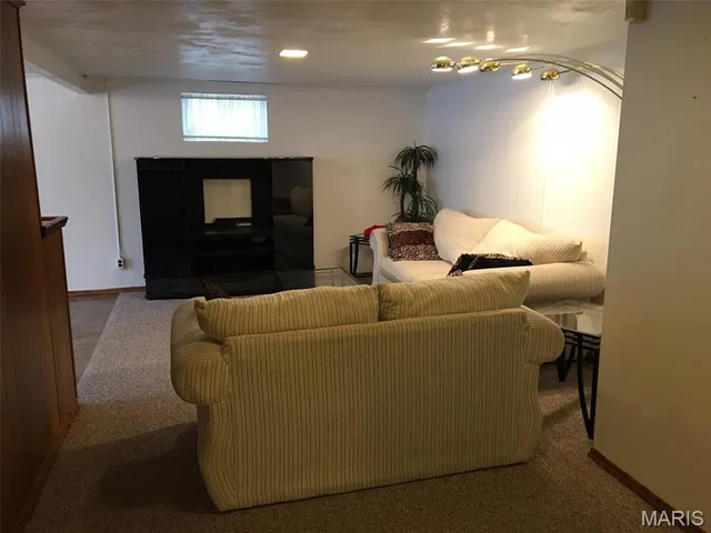 $1,795 | 3015 Copenhagen Drive, St. Louis, MO 63125