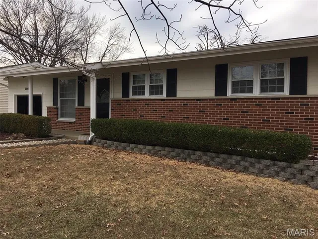 $1,795 | 3015 Copenhagen Drive, St. Louis, MO 63125