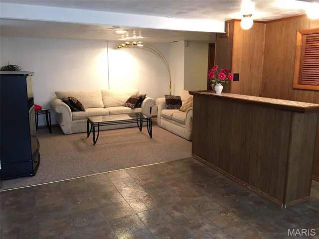 $1,795 | 3015 Copenhagen Drive, St. Louis, MO 63125