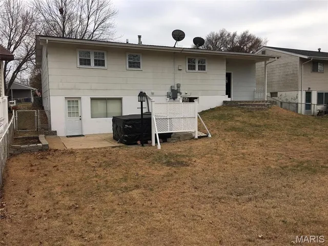 $1,795 | 3015 Copenhagen Drive, St. Louis, MO 63125