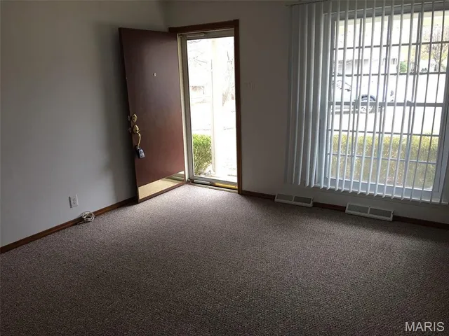 $1,795 | 3015 Copenhagen Drive, St. Louis, MO 63125