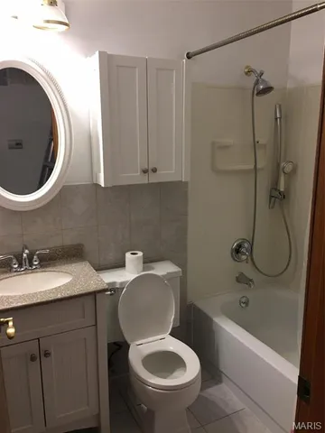 $1,795 | 3015 Copenhagen Drive, St. Louis, MO 63125