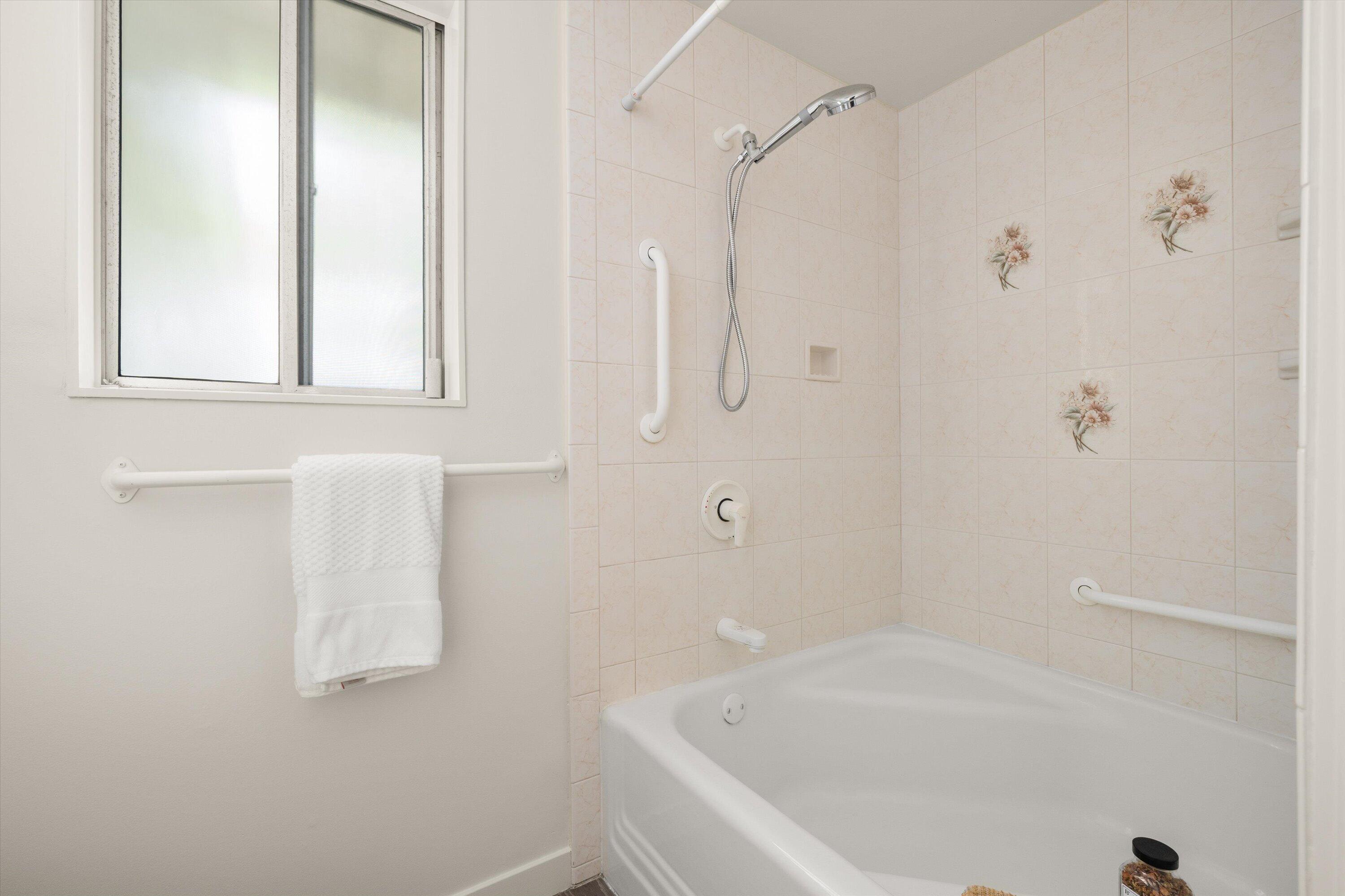 5820 Encina Road, Unit 1 Goleta, CA 93117 - Photo 13 of 21 Bathroom