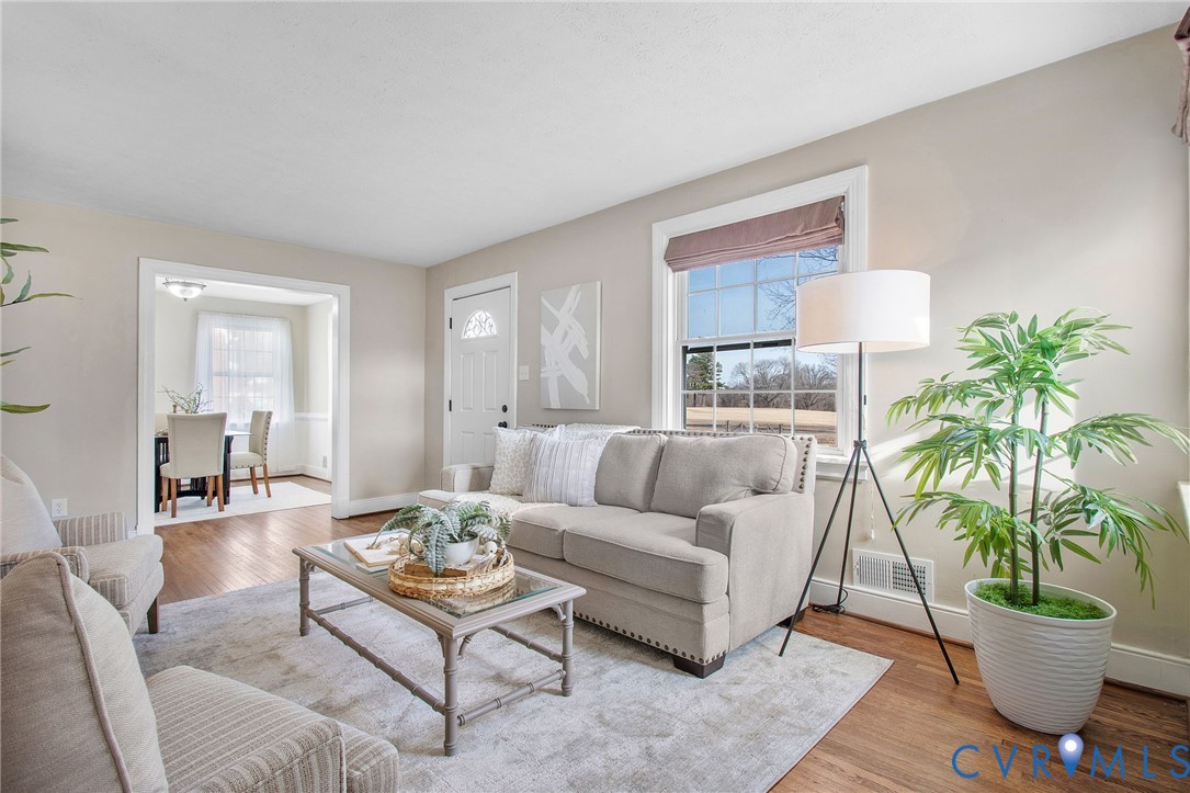 6100 Club Road Henrico, VA 23228 - Photo 9 of 30 a living room with furniture and a potted plant