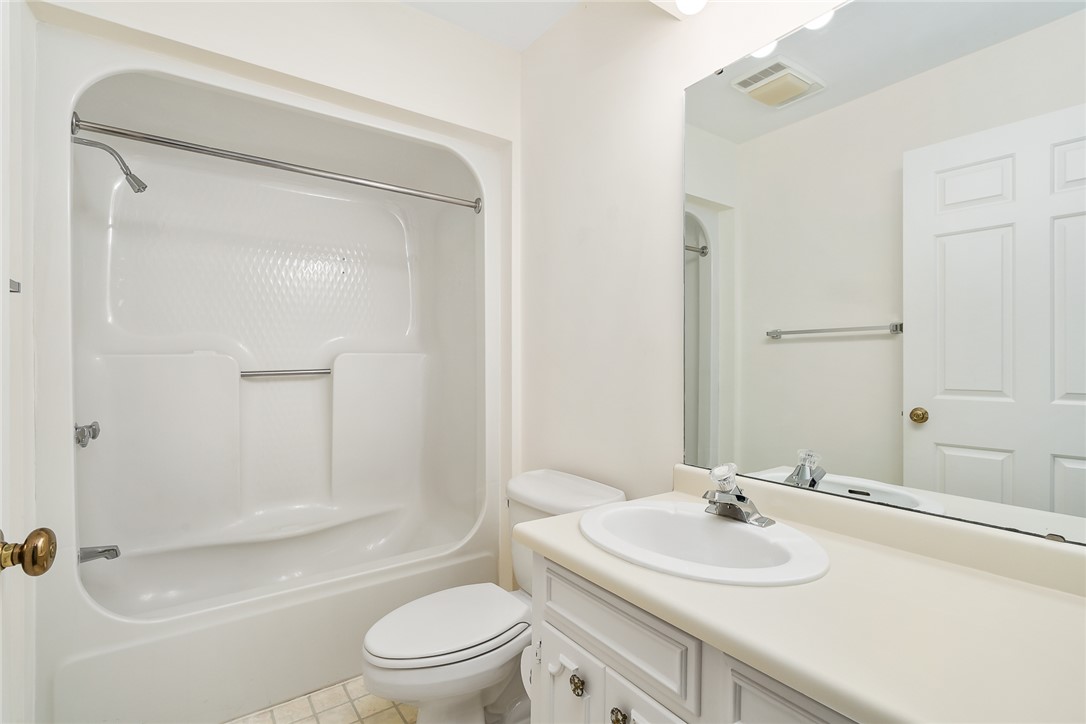 34 Hickory Way Clemson, SC 29631 - Photo 31 of 39 A well-maintained bathroom with a convenient shower/tub combination and ample vanity space.