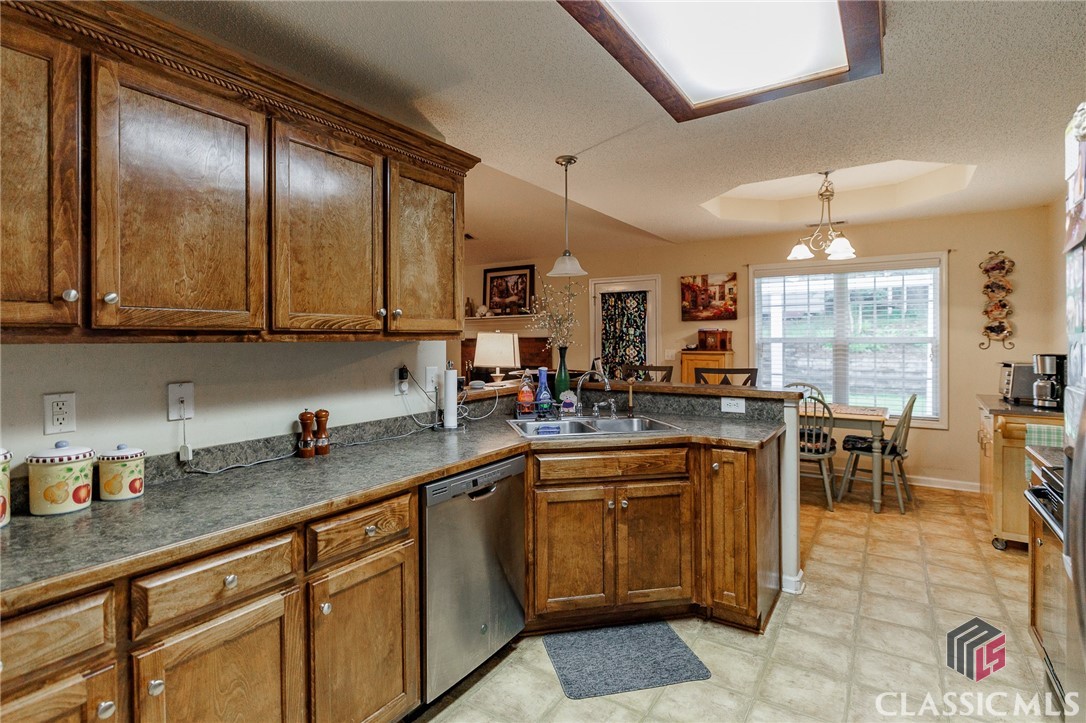 1663 Oconee Point Jefferson, GA 30549 - Photo 19 of 44 Breakfast area and serving counter
