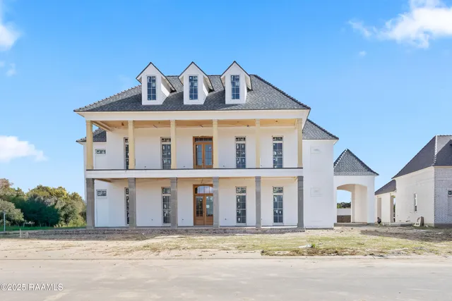 $1,800,000 | 302 Castle Vine, Lafayette, LA 70508