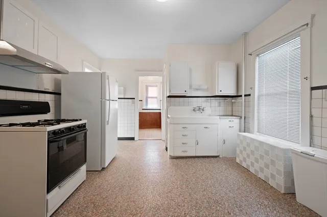 $2,400 | 64 West Street, Unit 2, Leominster, MA 01453