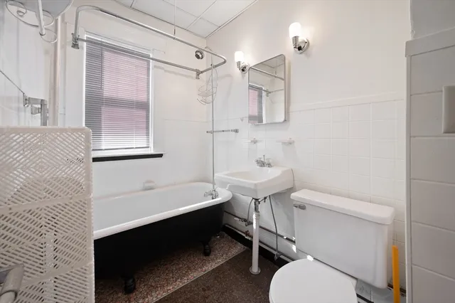 $2,400 | 64 West Street, Unit 2, Leominster, MA 01453