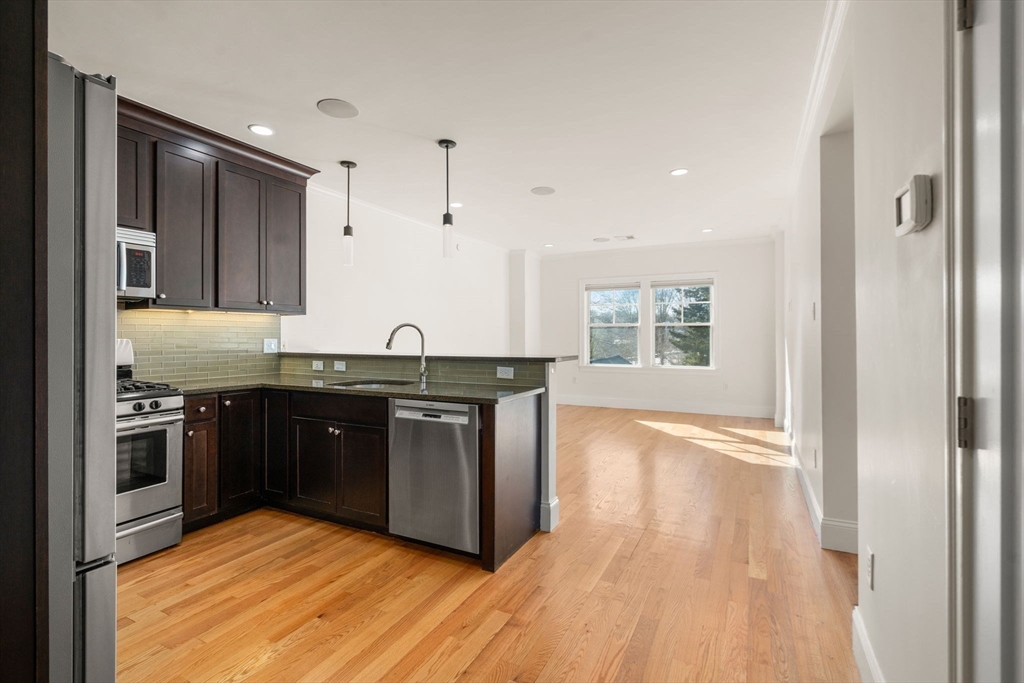 18 Robert Street, Unit 14 Boston, MA 02131 - Photo 6 of 24