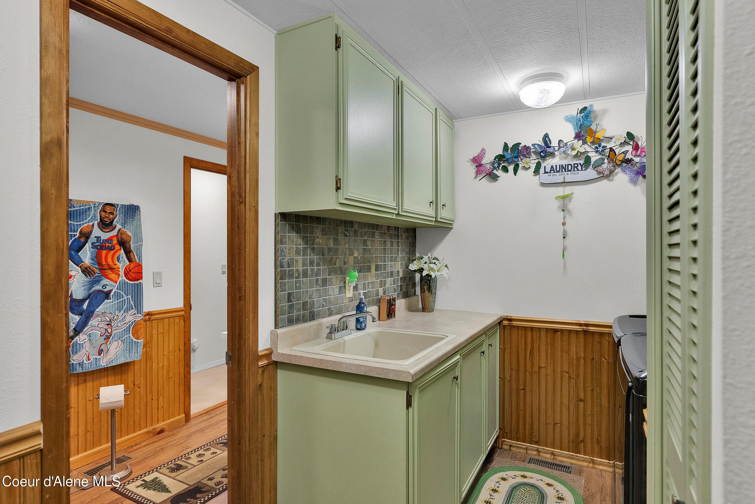 443 Herrmann Lake Road Sagle, ID 83860 - Photo 14 of 47 20- Herrmann Lake laundry