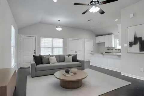 $249,500 | 3324 Willing Avenue, Fort Worth, TX 76110