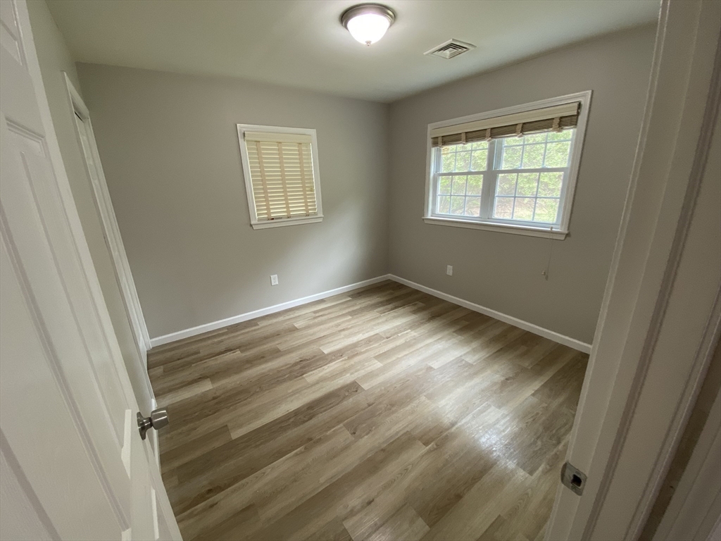 915 Bradley Road Springfield, MA 01109 - Photo 18 of 25