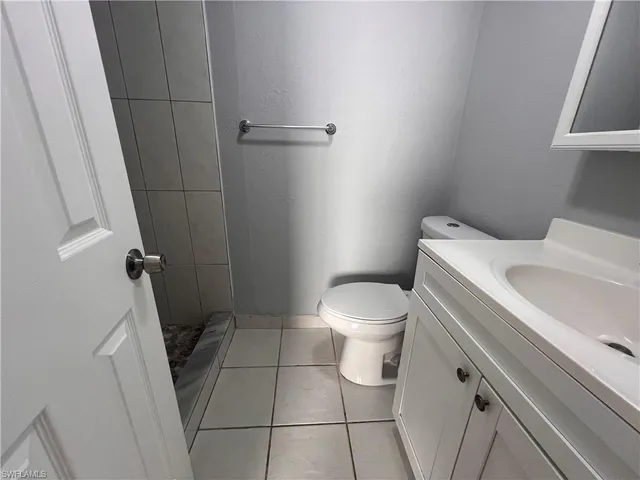 $1,450 | 4601 Bayshore Drive, Unit A1, Naples, FL 34112