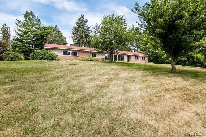 4448 Squirrel Road Bloomfield Hills, MI 48304 - Photo 3 of 26 thib23.jpg