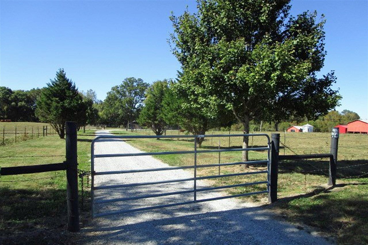 144 Mary Adams Road Franklin, KY 42134 - Photo 1 of 33 Gallery Image 1