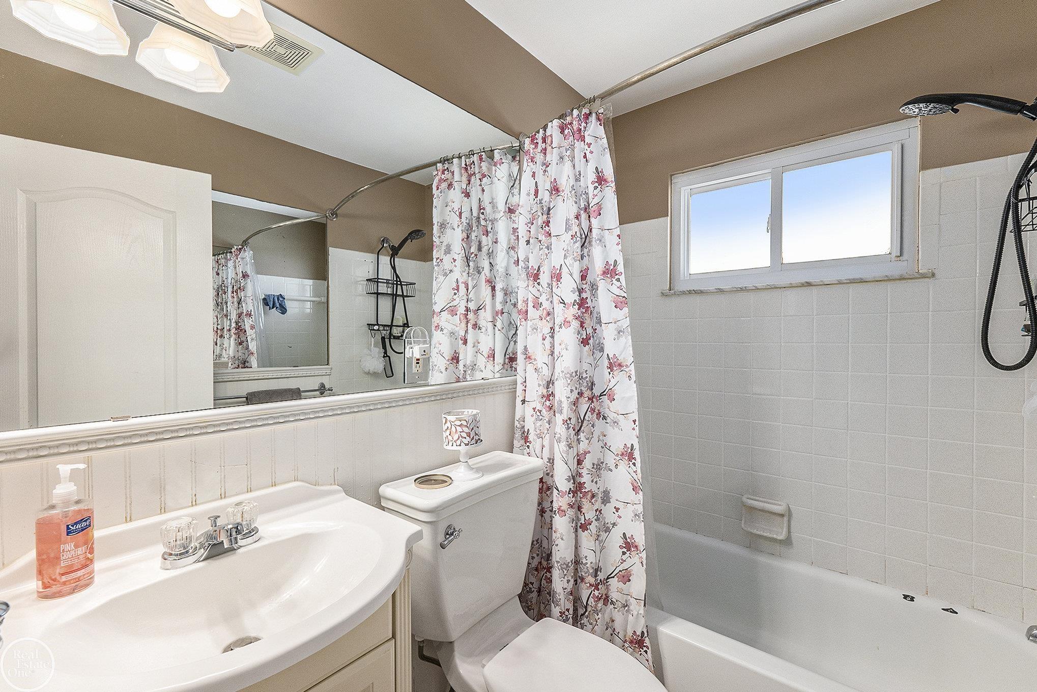 195 Minot Street Romeo, MI 48065 - Photo 12 of 16