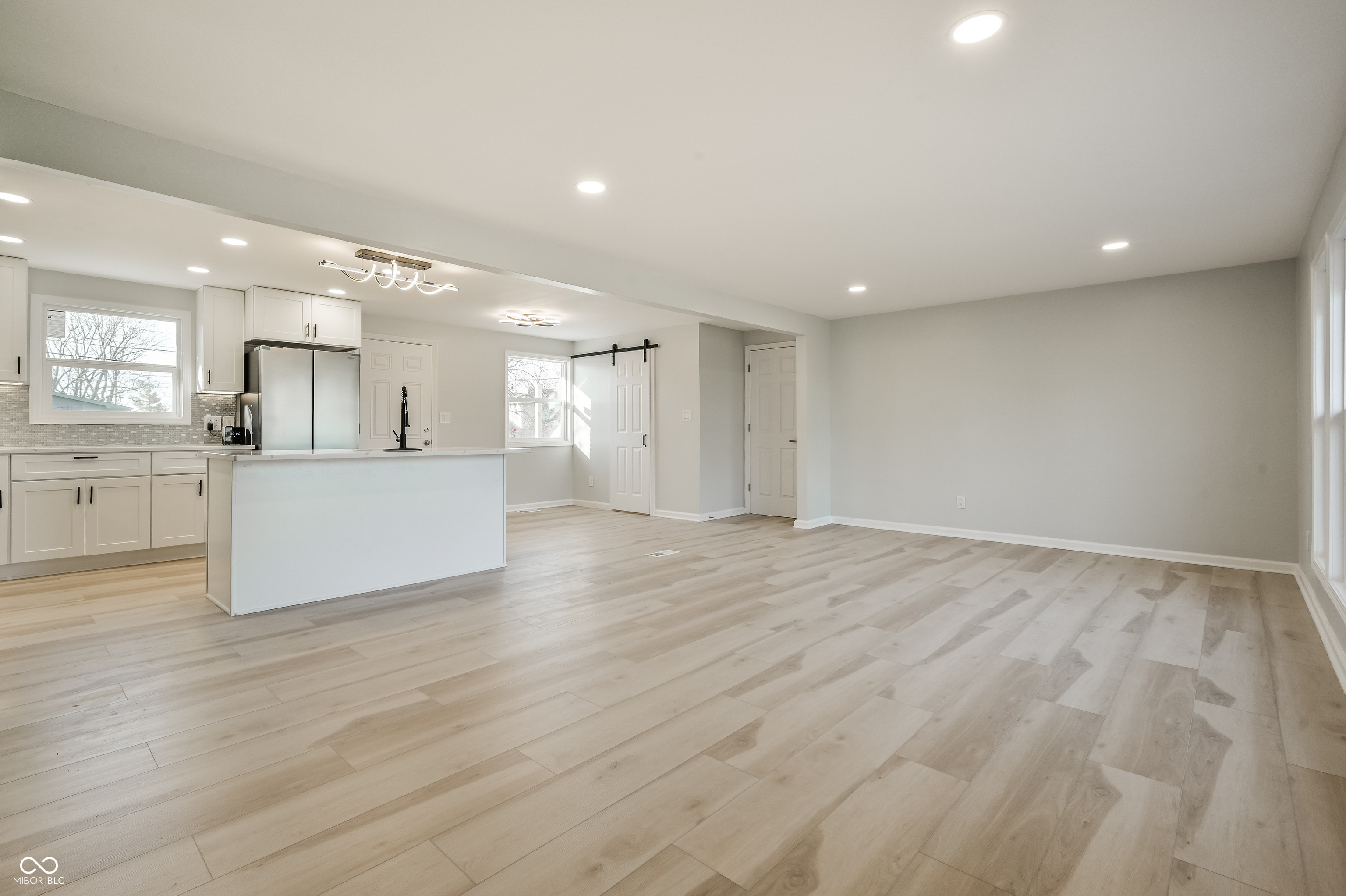 441 Ash Drive Carmel, IN 46032 - Photo 4 of 35