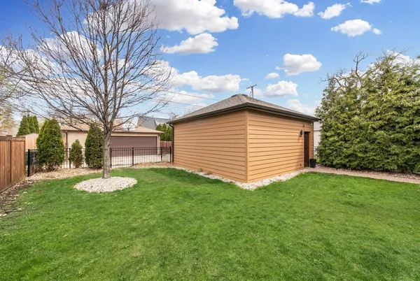 $1,299,000 | 230 North Delphia Avenue, Park Ridge, IL 60068