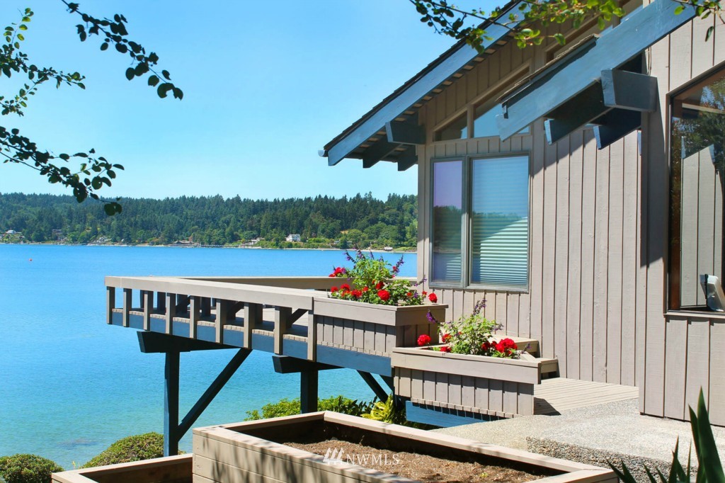 23011 Kingsbury Road Southwest Vashon, WA 98070 - Photo 1 of 1 Gallery Image 1