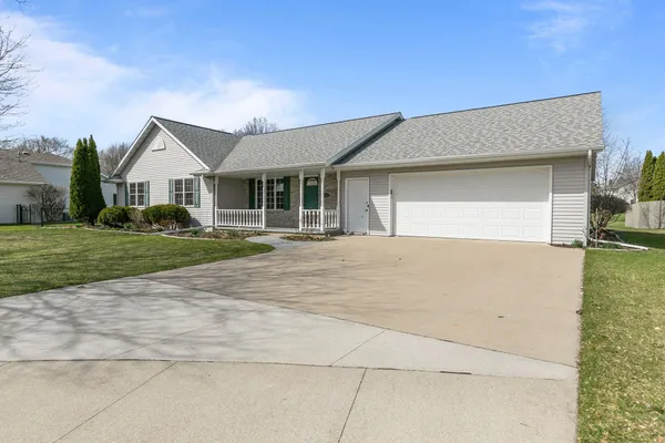 $378,800 | 2412 Lupine Court, Menasha, WI 54952